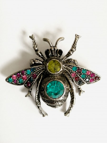 Brošňa mucha muška veľká I. - strieborná patina/tmavý kov - viacfarebné multicolor
